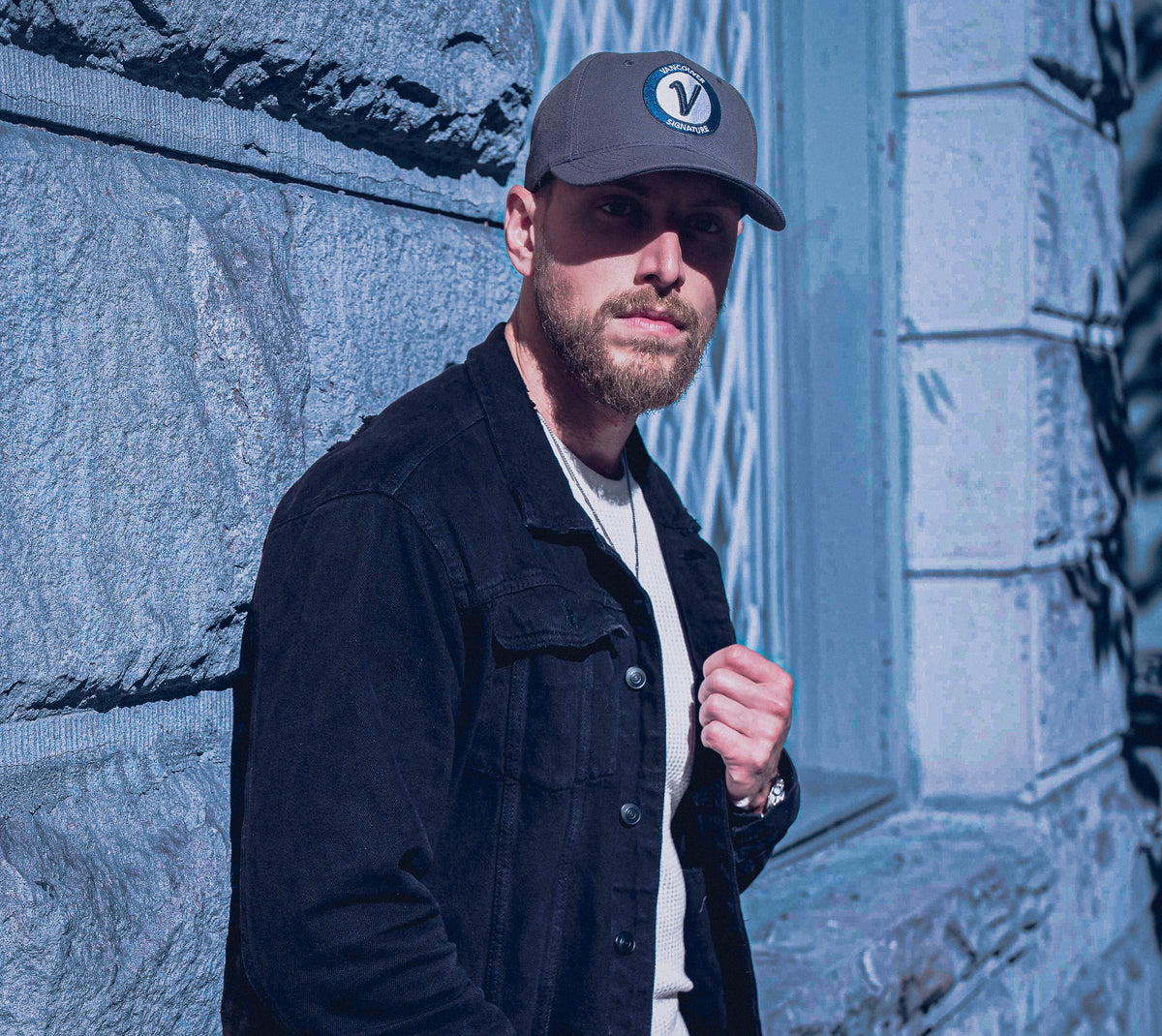 Man wearing Vancouver Signature Listo premium hat in stone and black