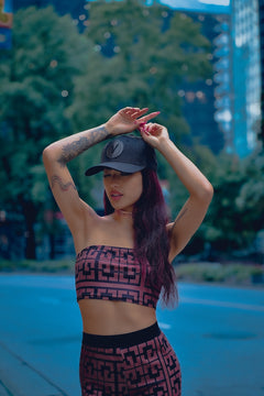 Woman posing and wearing the Vancouver Signature Listo structured hat in onyx and black